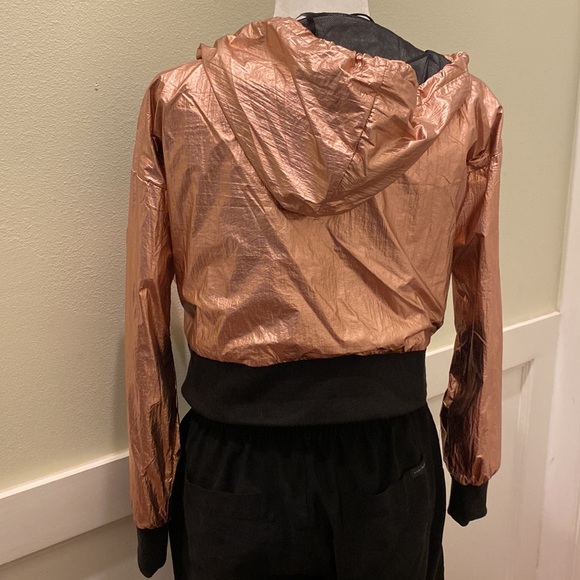 Metallic Foil Cropped Windbreaker - Picture 7 of 9